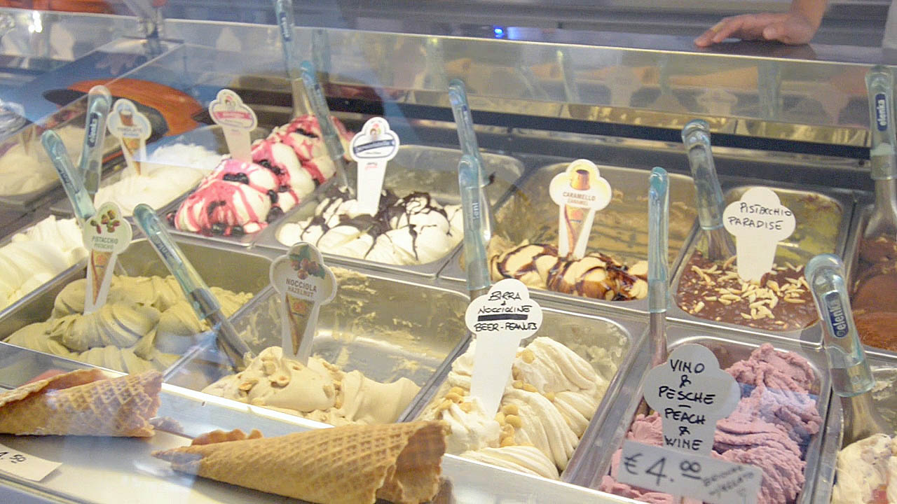 Lots of different flavours of Italian Gelato which Gelato to choose